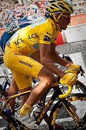 Contador wearing the yellow jersey at the Champs-Élysées stage of the 2009 Tour de France.