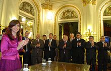 Kirchner in a meeting with the nation's governors.