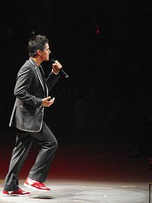 Archuleta performing during the American Idols LIVE! Tour 2008